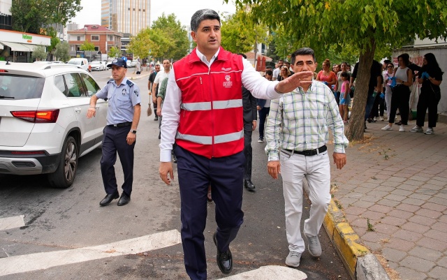 TEMİZLİK VE BAKIM ÇALIŞMALARININ YENİ DURAĞI BARBAROS MAHALLESİ OLDU