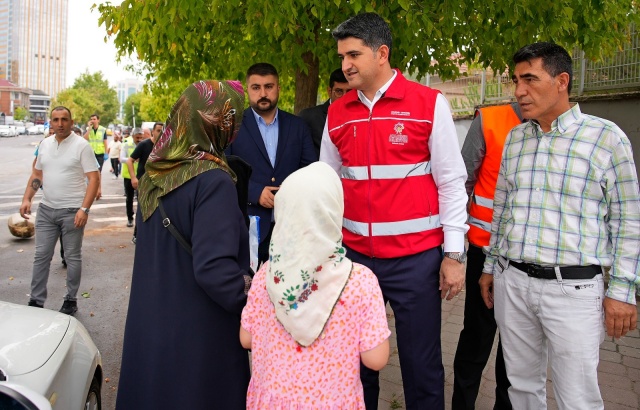 TEMİZLİK VE BAKIM ÇALIŞMALARININ YENİ DURAĞI BARBAROS MAHALLESİ OLDU