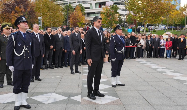 ATATÜRK’ÜN 86. ÖLÜM YILDÖNÜMÜ ATAŞEHİR’DE SAYGI İLE ANILDI