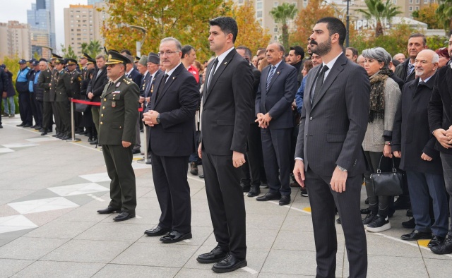 ATATÜRK’ÜN 86. ÖLÜM YILDÖNÜMÜ ATAŞEHİR’DE SAYGI İLE ANILDI