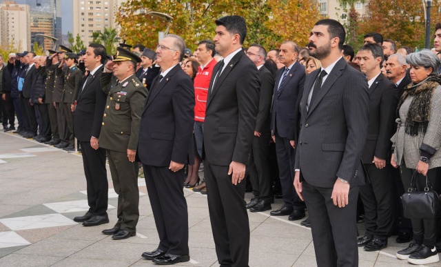 ATATÜRK’ÜN 86. ÖLÜM YILDÖNÜMÜ ATAŞEHİR’DE SAYGI İLE ANILDI