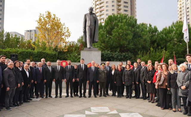 ATATÜRK’ÜN 86. ÖLÜM YILDÖNÜMÜ ATAŞEHİR’DE SAYGI İLE ANILDI