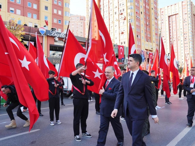 ATAŞEHİR’DE CUMHURİYET’İN 101. YAŞI COŞKUYLA KUTLANDI