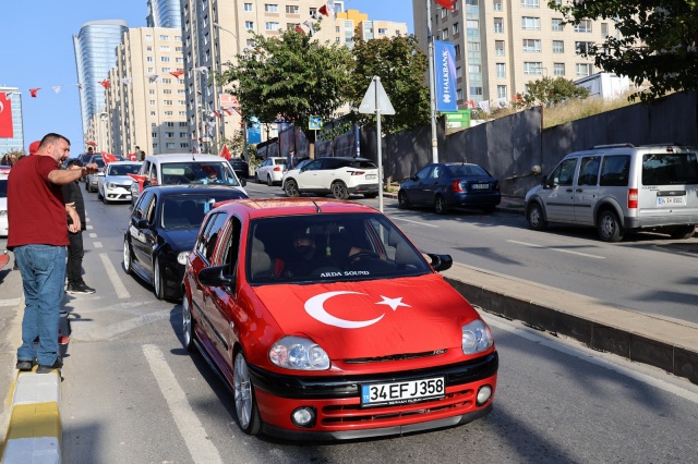 ATAŞEHİR’DE DÜZENLENEN “CUMHURİYET KONVOYU” 29 EKİM COŞKUSUNA RENK KATTI