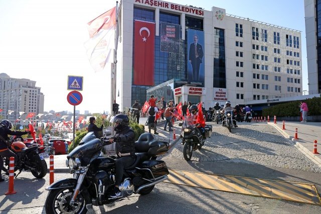 ATAŞEHİR’DE DÜZENLENEN “CUMHURİYET KONVOYU” 29 EKİM COŞKUSUNA RENK KATTI