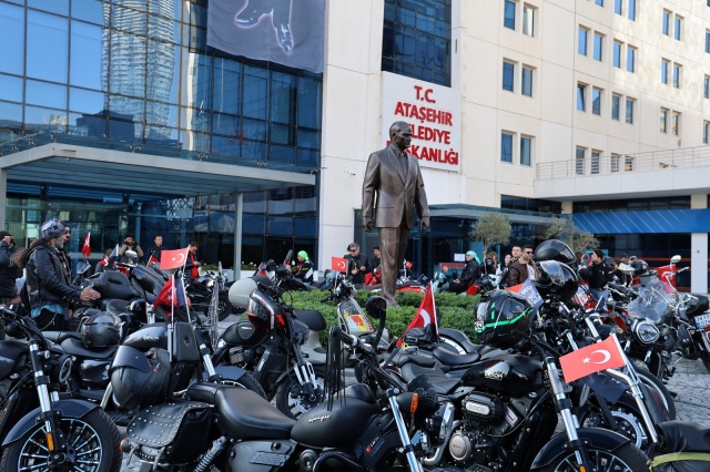 ATAŞEHİR’DE DÜZENLENEN “CUMHURİYET KONVOYU” 29 EKİM COŞKUSUNA RENK KATTI