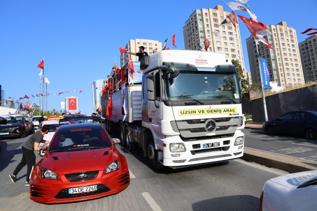 ATAŞEHİR’DE DÜZENLENEN “CUMHURİYET KONVOYU” 29 EKİM COŞKUSUNA RENK KATTI