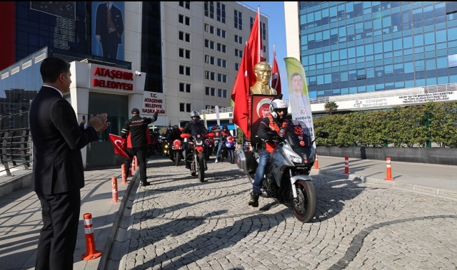 ATAŞEHİR’DE DÜZENLENEN “CUMHURİYET KONVOYU” 29 EKİM COŞKUSUNA RENK KATTI