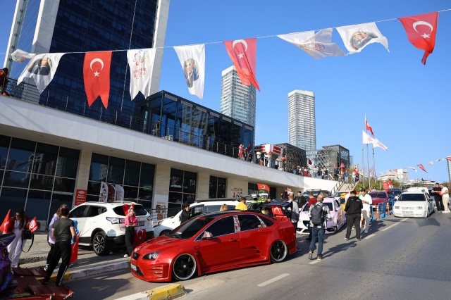 ATAŞEHİR’DE DÜZENLENEN “CUMHURİYET KONVOYU” 29 EKİM COŞKUSUNA RENK KATTI