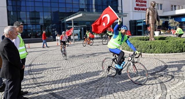 ATAŞEHİR’DEN ANITKABİR’E BİSİKLETLERLE KORTEJ OLUŞTURULDU