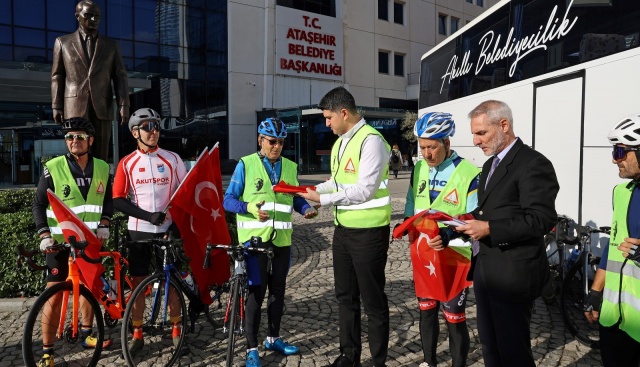 ATAŞEHİR’DEN ANITKABİR’E BİSİKLETLERLE KORTEJ OLUŞTURULDU