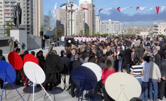 Ataşehir Cumhuriyet Meydanı'ında 23 Nisan