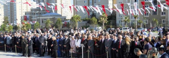 Ataşehir Cumhuriyet Meydanı'ında 23 Nisan