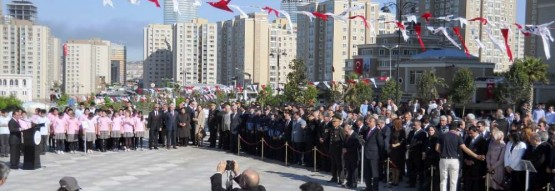 Ataşehir Cumhuriyet Meydanı'ında 23 Nisan