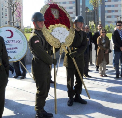 Ataşehir Cumhuriyet Meydanı'ında 23 Nisan