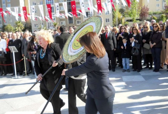 Ataşehir Cumhuriyet Meydanı'ında 23 Nisan