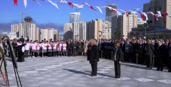 Ataşehir Cumhuriyet Meydanı'ında 23 Nisan