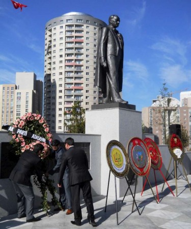 Ataşehir Cumhuriyet Meydanı'ında 23 Nisan