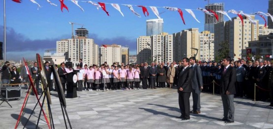 Ataşehir Cumhuriyet Meydanı'ında 23 Nisan