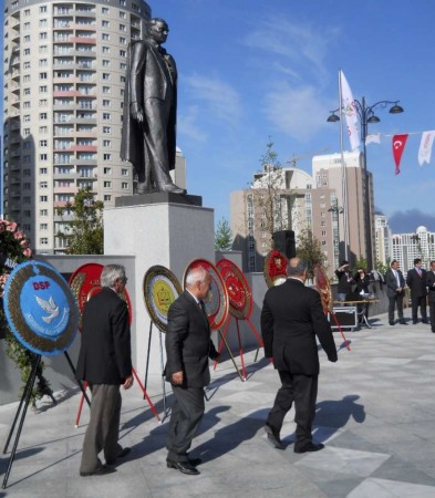 Ataşehir Cumhuriyet Meydanı'ında 23 Nisan