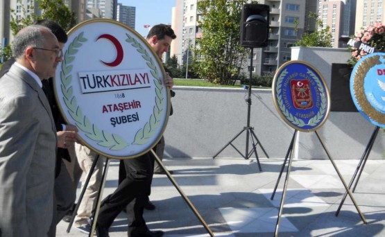 Ataşehir Cumhuriyet Meydanı'ında 23 Nisan