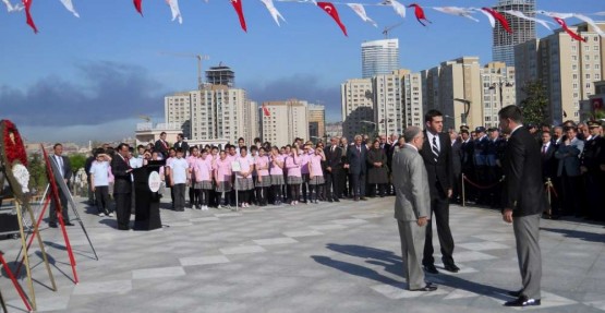 Ataşehir Cumhuriyet Meydanı'ında 23 Nisan