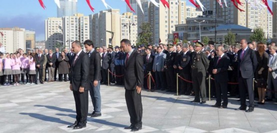 Ataşehir Cumhuriyet Meydanı'ında 23 Nisan