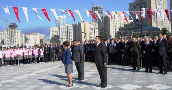 Ataşehir Cumhuriyet Meydanı'ında 23 Nisan