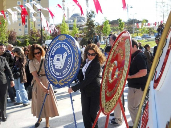 Ataşehir Cumhuriyet Meydanı'ında 23 Nisan