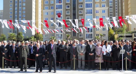 Ataşehir Cumhuriyet Meydanı'ında 23 Nisan