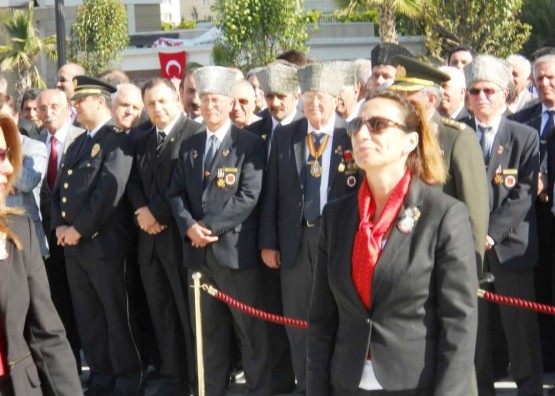 Ataşehir Cumhuriyet Meydanı'ında 23 Nisan