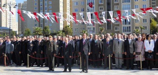 Ataşehir Cumhuriyet Meydanı'ında 23 Nisan