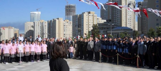 Ataşehir Cumhuriyet Meydanı'ında 23 Nisan