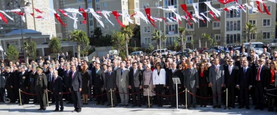 Ataşehir Cumhuriyet Meydanı'ında 23 Nisan