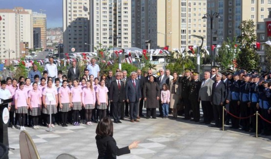 Ataşehir Cumhuriyet Meydanı'ında 23 Nisan