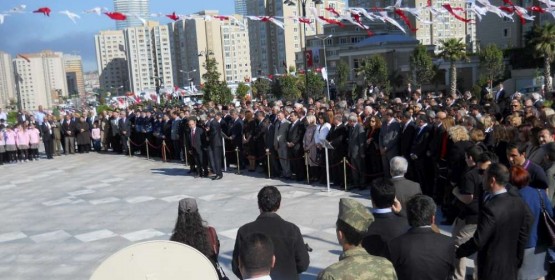 Ataşehir Cumhuriyet Meydanı'ında 23 Nisan