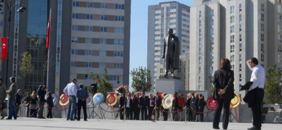 Ataşehir Cumhuriyet Meydanı'ında 23 Nisan