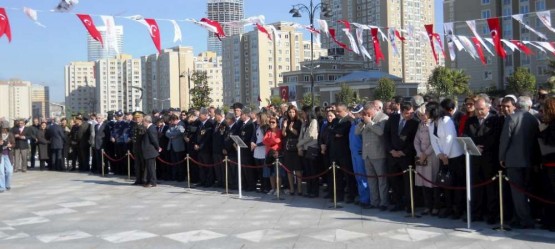 Ataşehir Cumhuriyet Meydanı'ında 23 Nisan