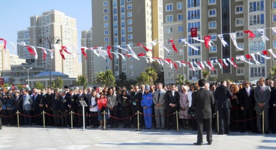 Ataşehir Cumhuriyet Meydanı'ında 23 Nisan