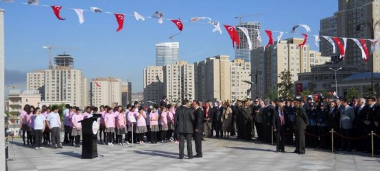 Ataşehir Cumhuriyet Meydanı'ında 23 Nisan