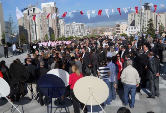 Ataşehir Cumhuriyet Meydanı'ında 23 Nisan