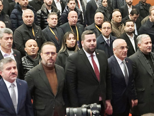 Ataşehir AK Parti'de Burak Çiftçi Güven Tazeledi