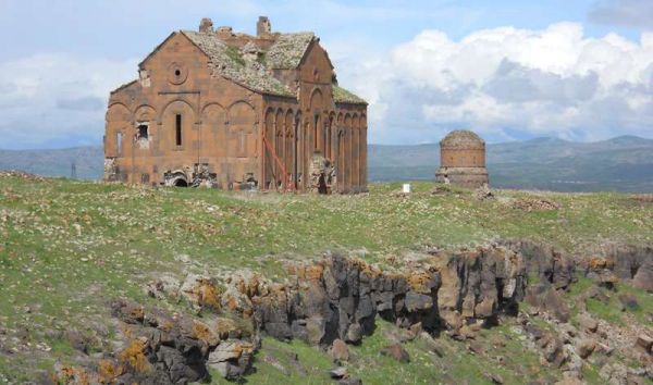 BÜYÜK KATEDRAL (FETHİYE CAMİSİ),  KEÇEL (AZİZ PRKİCH) KİLİSESİ