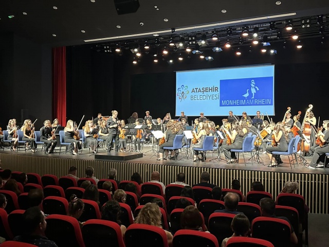 DÜNYA BARIŞ İÇİN İKİ ÜLKEDEN ATAŞEHİR’DE ORTAK KONSER