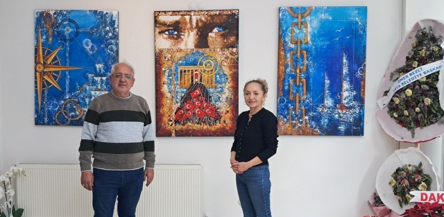 Ressam Ayşen Can’ın “Mavi Seyir” adını taşıyan yeni sergisi sanatseverlerle buluştu