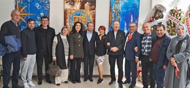 Ressam Ayşen Can’ın “Mavi Seyir” adını taşıyan yeni sergisi sanatseverlerle buluştu