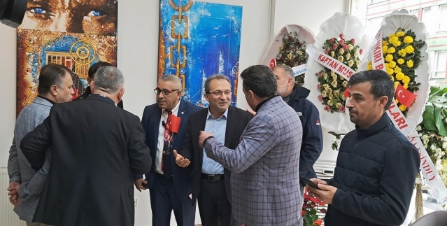 Ressam Ayşen Can’ın “Mavi Seyir” adını taşıyan yeni sergisi sanatseverlerle buluştu