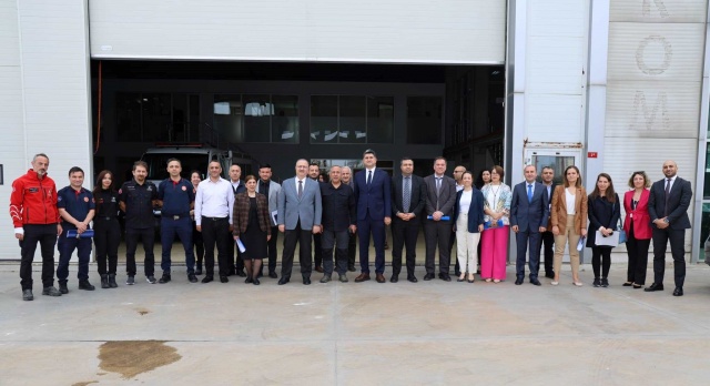 Vali Yardımcısı Mahmut Hersanlıoğlu, Ataşehir Kaymakamı Bekir Dınkırcı, Onursal Adıgüzel, AKOM toplantısı