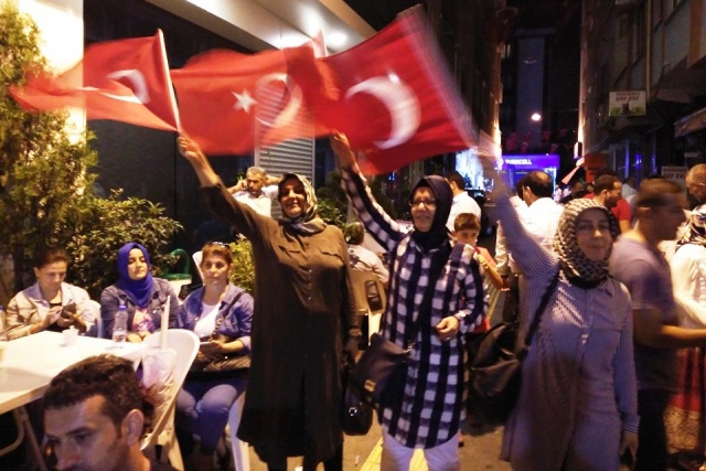 Ak Parti Ataşehir Demokrasi Nöbeti Taçlandırıldı 2016