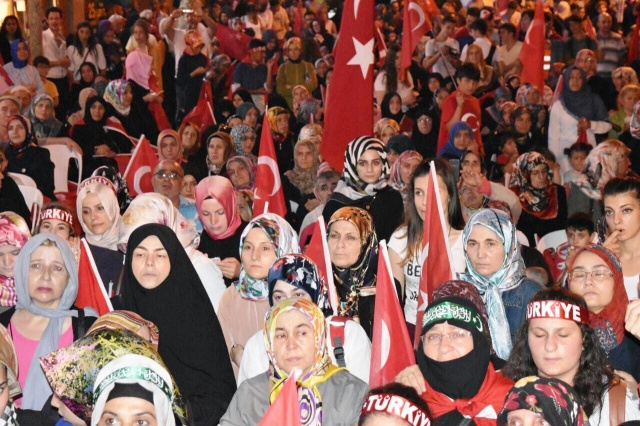 Ak Parti Ataşehir Demokrasi Nöbeti Taçlandırıldı 2016